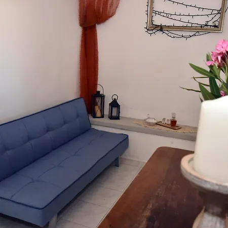 Kioura's Ano Syros